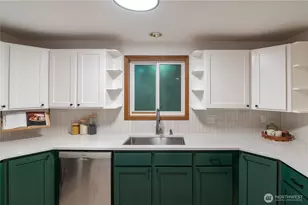 1028 Lakeview Blvd E, Seattle, WA 98102 - Photo 10