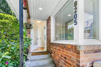 8205 19th Avenue NE, Seattle, WA 98115 - Photo 1