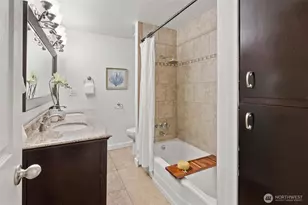 2001 NE 12th St, Renton, WA 98056 - Photo 16