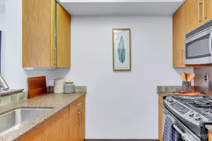 413 NE 70th St, Seattle, WA 98115 - Photo 14