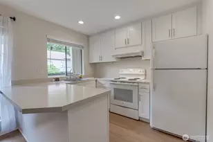 10819 NE 37th Pl, Bellevue, WA 98004 - Photo 22
