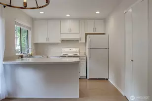 10819 NE 37th Pl, Bellevue, WA 98004 - Photo 18