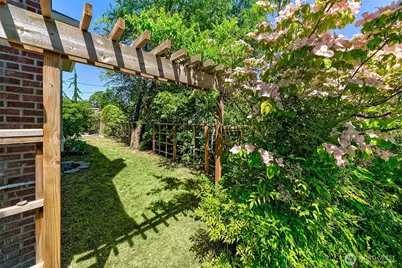 1002 NW 70th Street, Seattle, WA 98117 - Photo 32