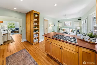 1002 NW 70th Street, Seattle, WA 98117 - Photo 10