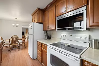 1127 12th Avenue SE, Puyallup, WA 98372 - Photo 2