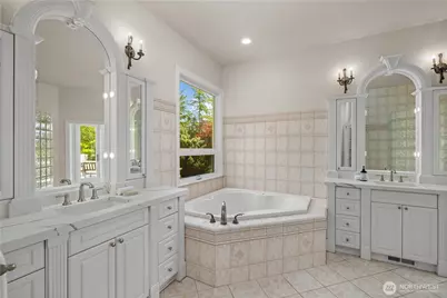 4145 Peregrine Point Way SE, Sammamish, WA 98075 - Photo 12
