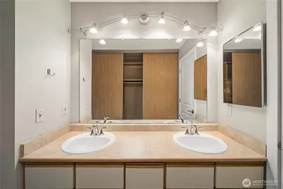 1300 Bellevue Way NE #2, Bellevue, WA 98004 - Photo 26