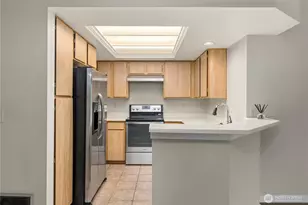 1300 Bellevue Way NE, Bellevue, WA 98004 - Photo 16