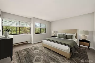 1300 Bellevue Way NE #2, Bellevue, WA 98004 - Photo 20
