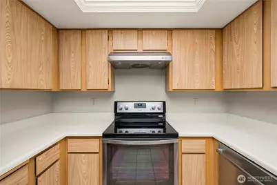 1300 Bellevue Way NE #2, Bellevue, WA 98004 - Photo 18