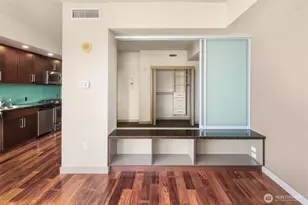 910 Lenora St, Seattle, WA 98121 - Photo 14