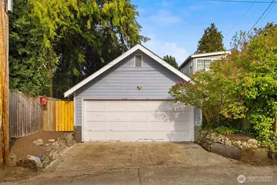 2529 Queen Anne Avenue N, Seattle, WA 98109 - Photo 22