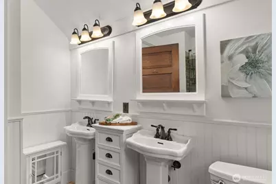 2529 Queen Anne Avenue N, Seattle, WA 98109 - Photo 12