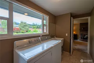 230 E Hawthorne Pl, Port Angeles, WA 98362 - Photo 32