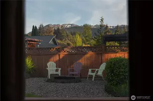 230 E Hawthorne Pl, Port Angeles, WA 98362 - Photo 10