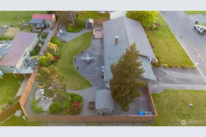 230 E Hawthorne Place, Port Angeles, WA 98362 - Photo 2