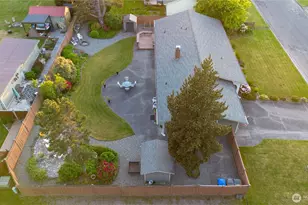 230 E Hawthorne Pl, Port Angeles, WA 98362 - Photo 2