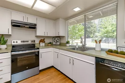 15836 SE Fairwood Boulevard, Renton, WA 98058 - Photo 12