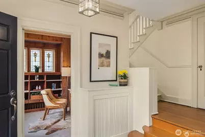 1208 E Newton Street, Seattle, WA 98102 - Photo 1