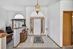 20275 Gardner Ct, Burlington, WA 98233 - Photo 2