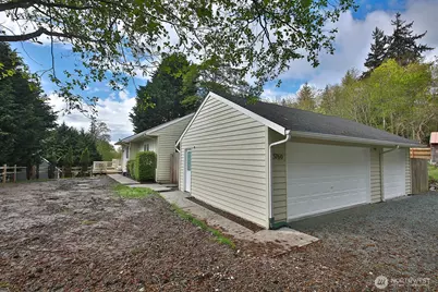 3760 Periwinkle Road, Clinton, WA 98236 - Photo 2