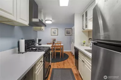 11008 NE 68th St #728, Kirkland, WA 98033 - Photo 4