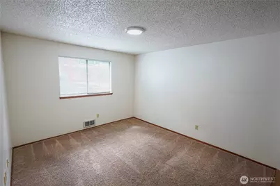108 Kensington Avenue SW, Kent, WA 98030 - Photo 22