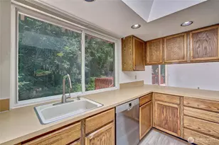 7079 NE 163rd St, Kenmore, WA 98028 - Photo 10