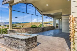 125 E Mountain Brook Ln, Wenatchee, WA 98801 - Photo 2