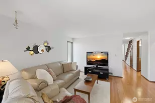 9522 1st Ave NE, Seattle, WA 98115 - Photo 8