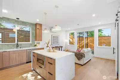11731 Durland Avenue NE, Seattle, WA 98125 - Photo 4