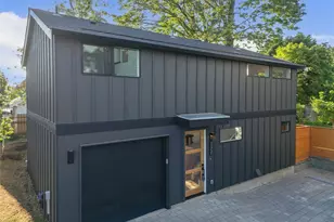 11731 Durland Ave NE, Seattle, WA 98125 - Photo 2