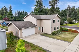 2204 158th St Ct E, Tacoma, WA 98445 - Photo 2
