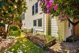8819 Ashworth Ave N, Seattle, WA 98103 - Photo 12
