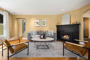 8819 Ashworth Ave N, Seattle, WA 98103 - Photo 16
