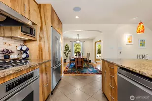 8819 Ashworth Ave N, Seattle, WA 98103 - Photo 20