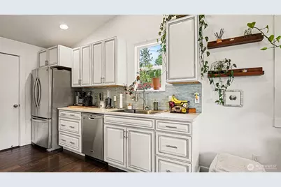 4610 S 160th Street S, Tukwila, WA 98188 - Photo 16