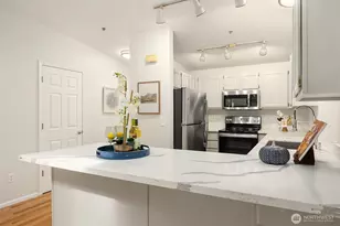 12323 NE 97th St, Kirkland, WA 98033 - Photo 8