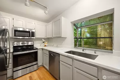 12323 NE 97th Street #M, Kirkland, WA 98033 - Photo 4