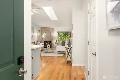 12323 NE 97th Street #M, Kirkland, WA 98033 - Photo 2
