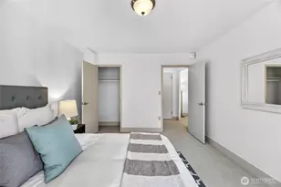 1105 Spring St, Seattle, WA 98104 - Photo 12