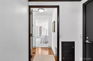 1105 Spring St, Seattle, WA 98104 - Photo 14