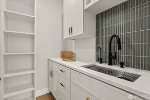 11709 Roosevelt Way NE, Seattle, WA 98125 - Photo 16