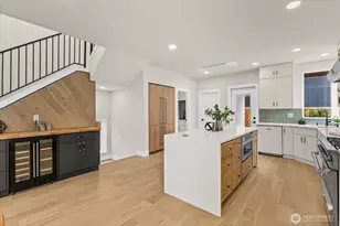 11709 Roosevelt Way NE, Seattle, WA 98125 - Photo 14