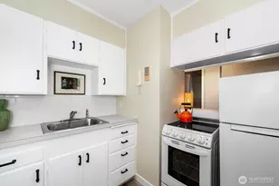 4407 SW Alaska St, Seattle, WA 98116 - Photo 8