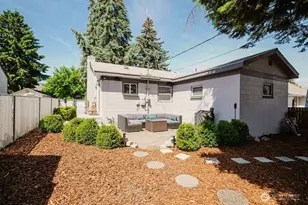 241 N Garfield Ave, Wenatchee, WA 98801 - Photo 2