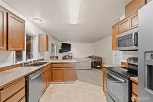 8627 136th St E, Puyallup, WA 98373 - Photo 10
