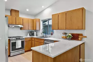 5126 S Garden Loop Rd, Seattle, WA 98118 - Photo 12