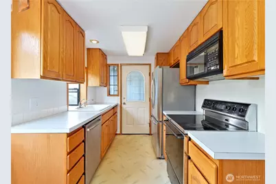 12805 64th Avenue S, Seattle, WA 98178 - Photo 6