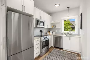 516 N 61st St, Seattle, WA 98103 - Photo 8